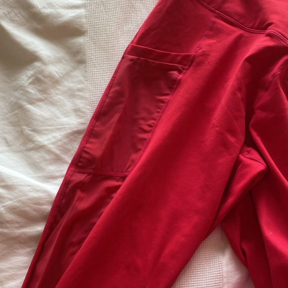 Fabletics hot pink leggings with pockets - Picture 3 of 5